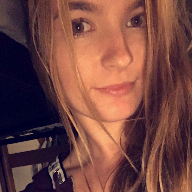 Emily from Bedford | Woman | 21 years old