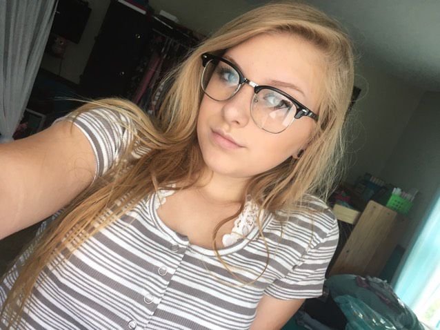 Ellie from Riverton | Woman | 20 years old