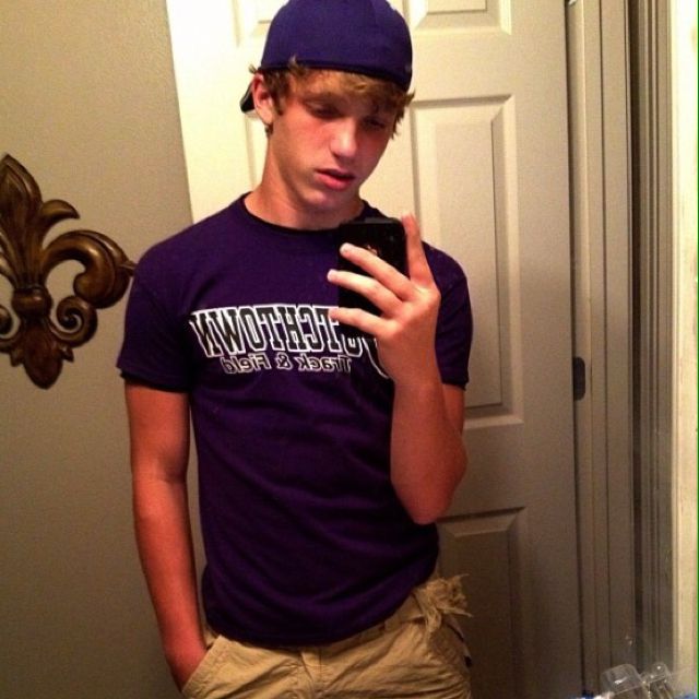 Matthew from Belvidere | Man | 21 years old