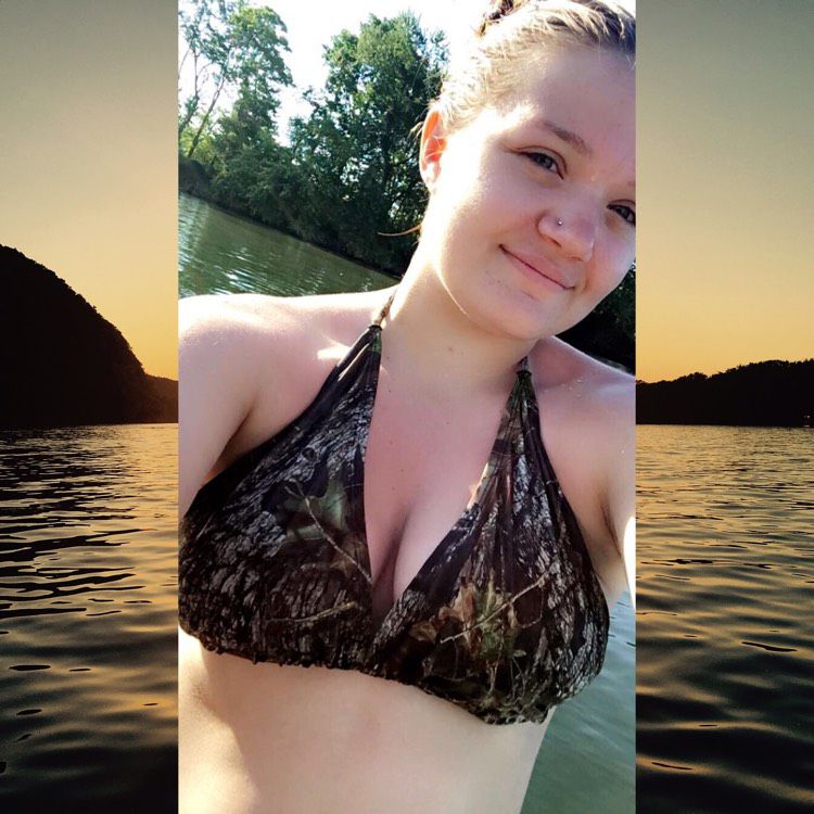 Ava from Campbellsville | Woman | 19 years old