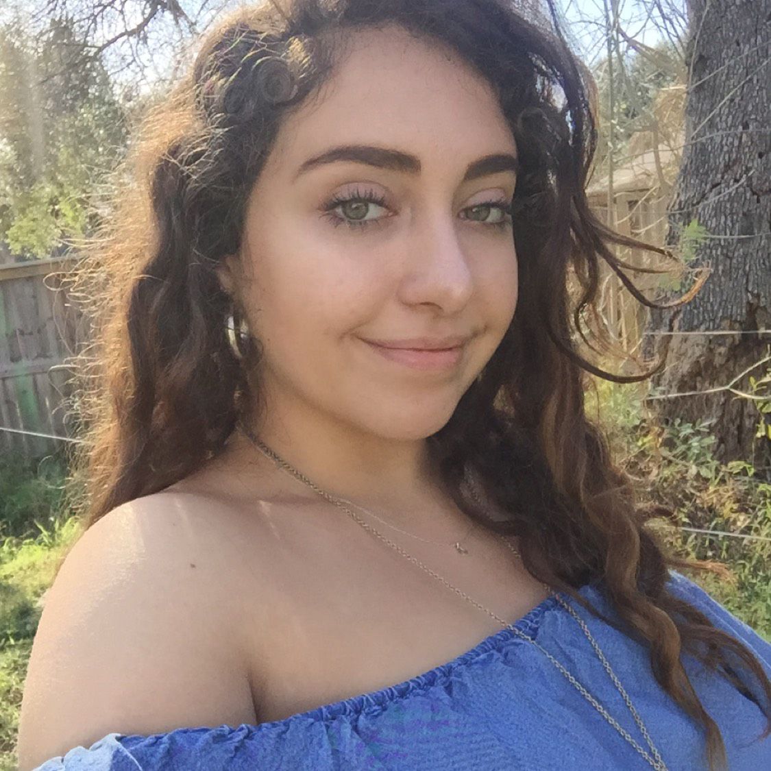 Eliana from Lakeside | Woman | 22 years old