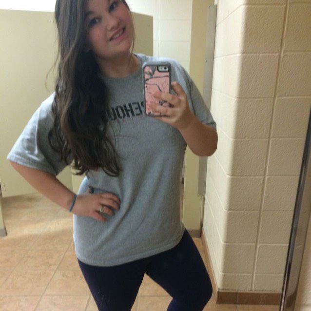Ella from Uvalde | Woman | 23 years old