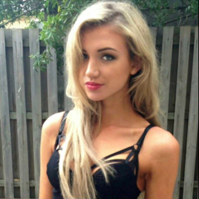 Arianna from Garden City | Woman | 20 years old