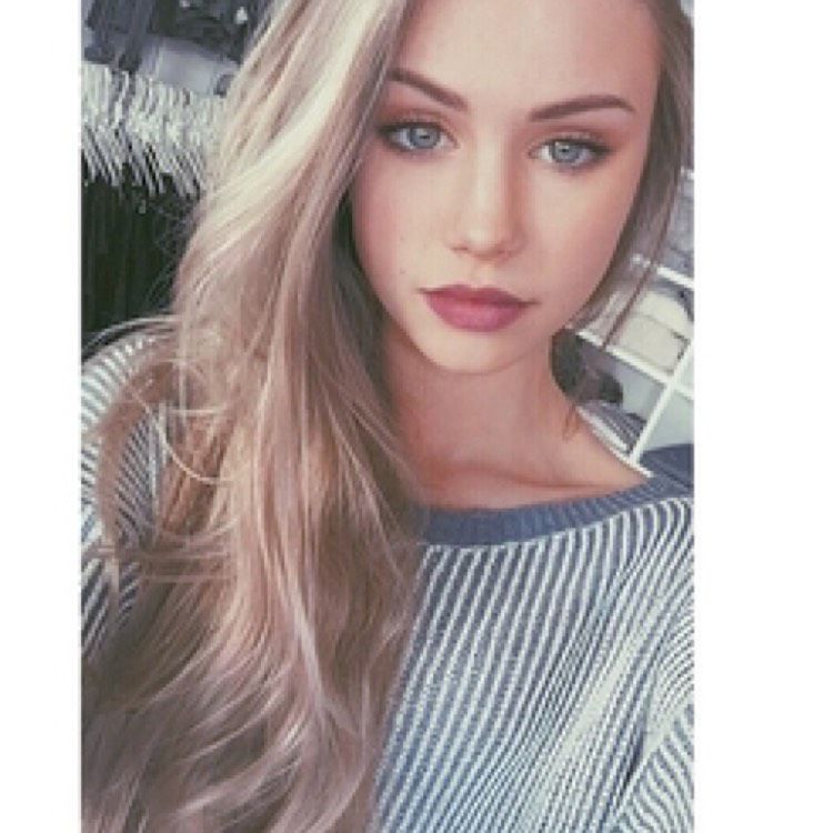 Zoe from Auburn Hills | Woman | 21 years old