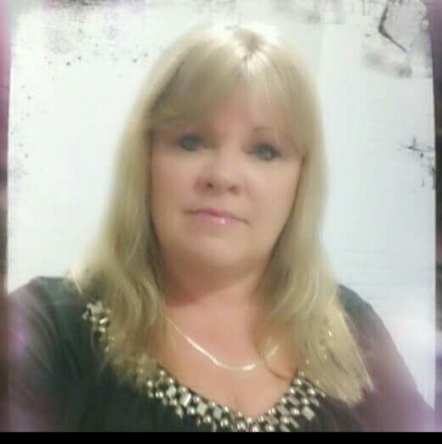 Kaylee from Gresham | Woman | 52 years old