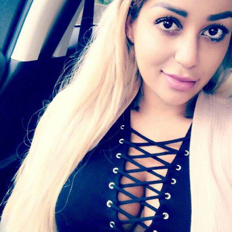 Arianna from Huntington | Woman | 32 years old