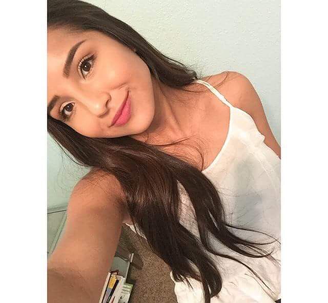 Amelia from Calumet City | Woman | 22 years old
