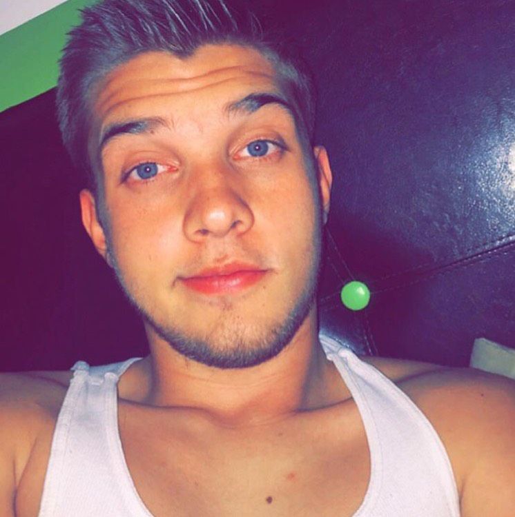 Logan from Oak Grove | Man | 21 years old
