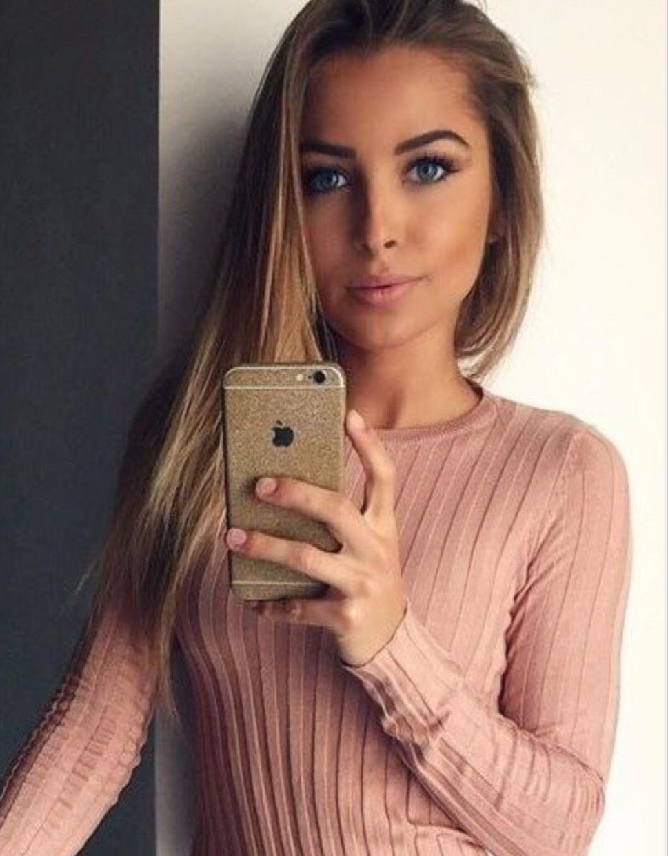 Olivia from Moore | Woman | 19 years old