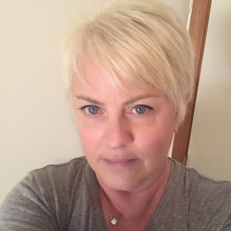 Emma from Fall River | Woman | 48 years old