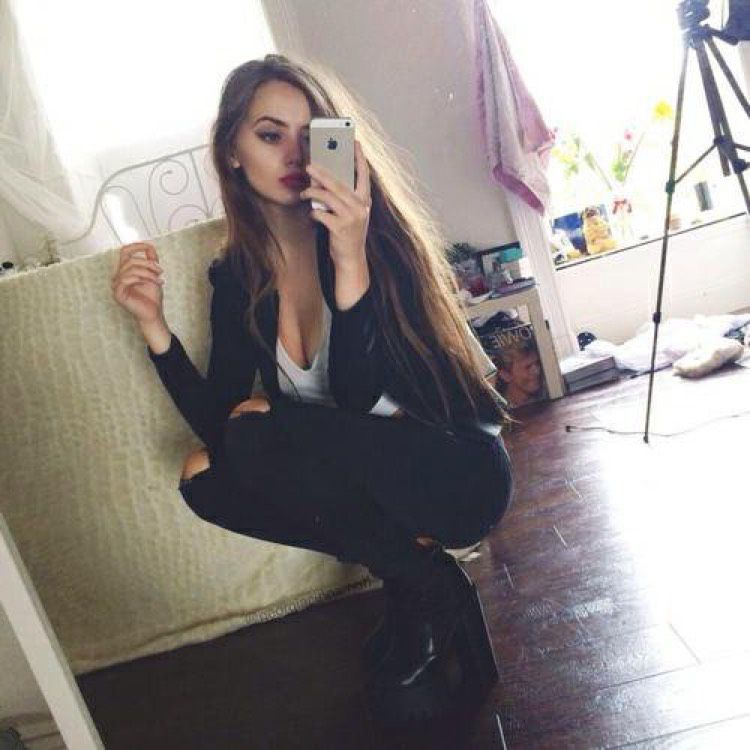 Ava from Springdale | Woman | 21 years old