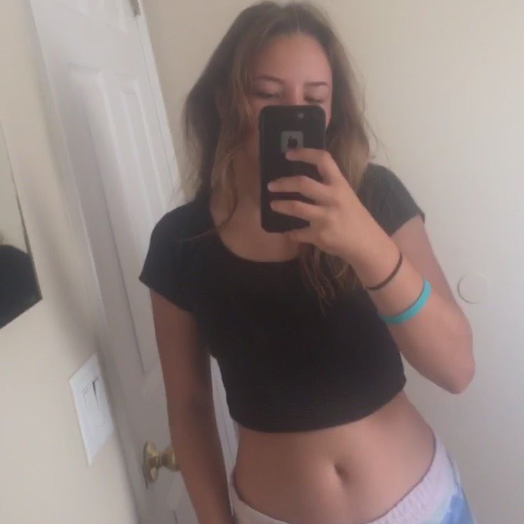 Ellie from South Bend | Woman | 19 years old