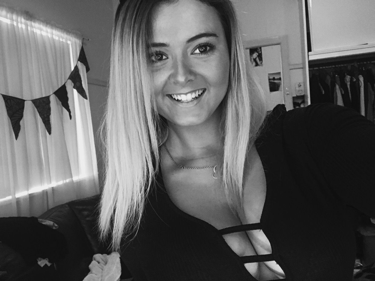 Abigail from Greenville | Woman | 19 years old