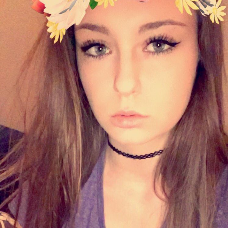 Emma from Allen | Woman | 19 years old