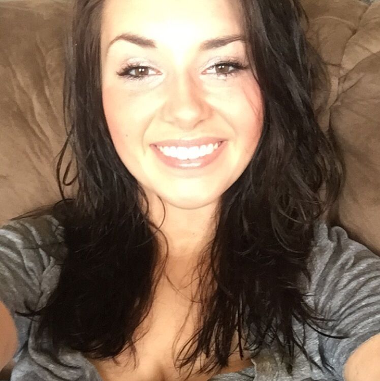 Ellie from Ironton | Woman | 21 years old
