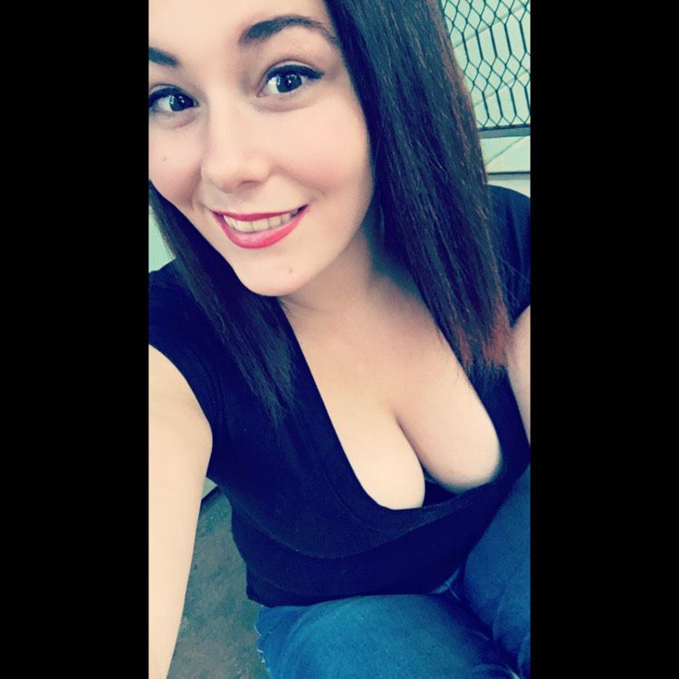 Harper from Hays | Woman | 24 years old
