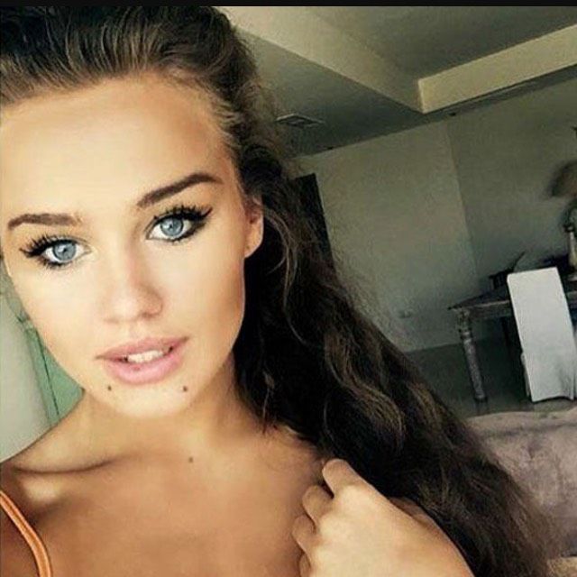 Chloe from Canton | Woman | 21 years old