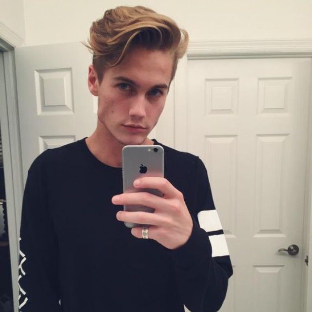 Benjamin from Tysons | Man | 21 years old