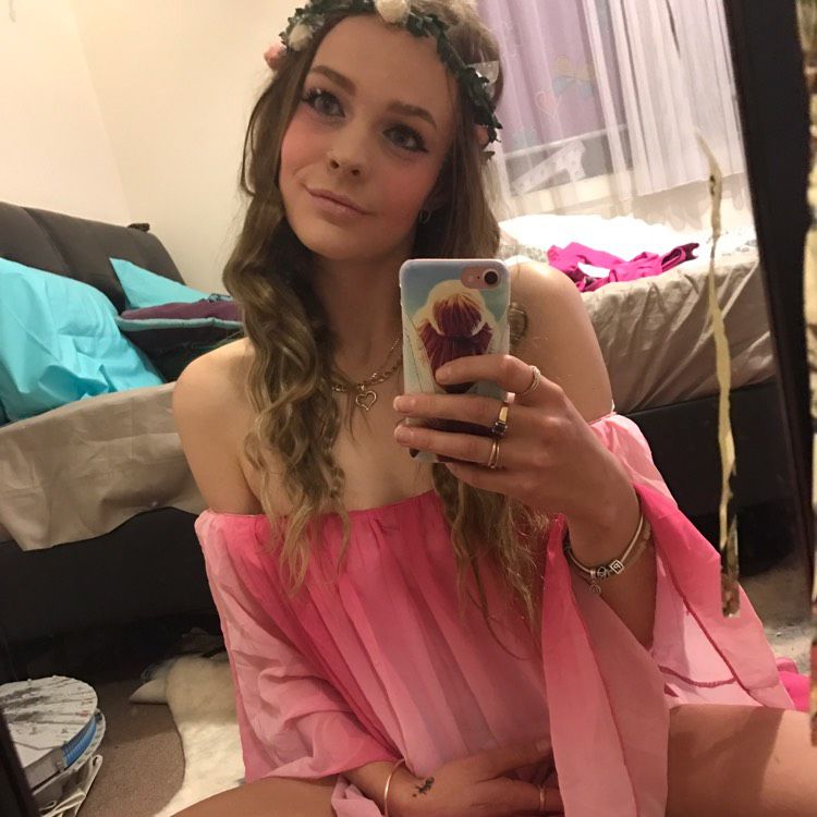 Leah from Clarksville | Woman | 22 years old