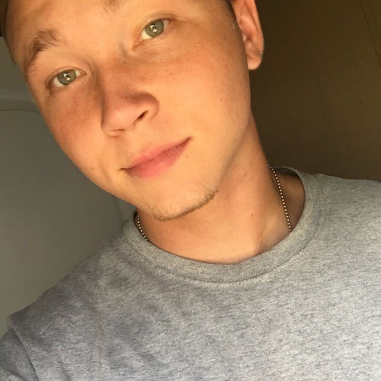 Sebastian from Parker | Man | 21 years old