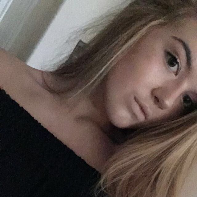 Leah from Hermiston | Woman | 19 years old